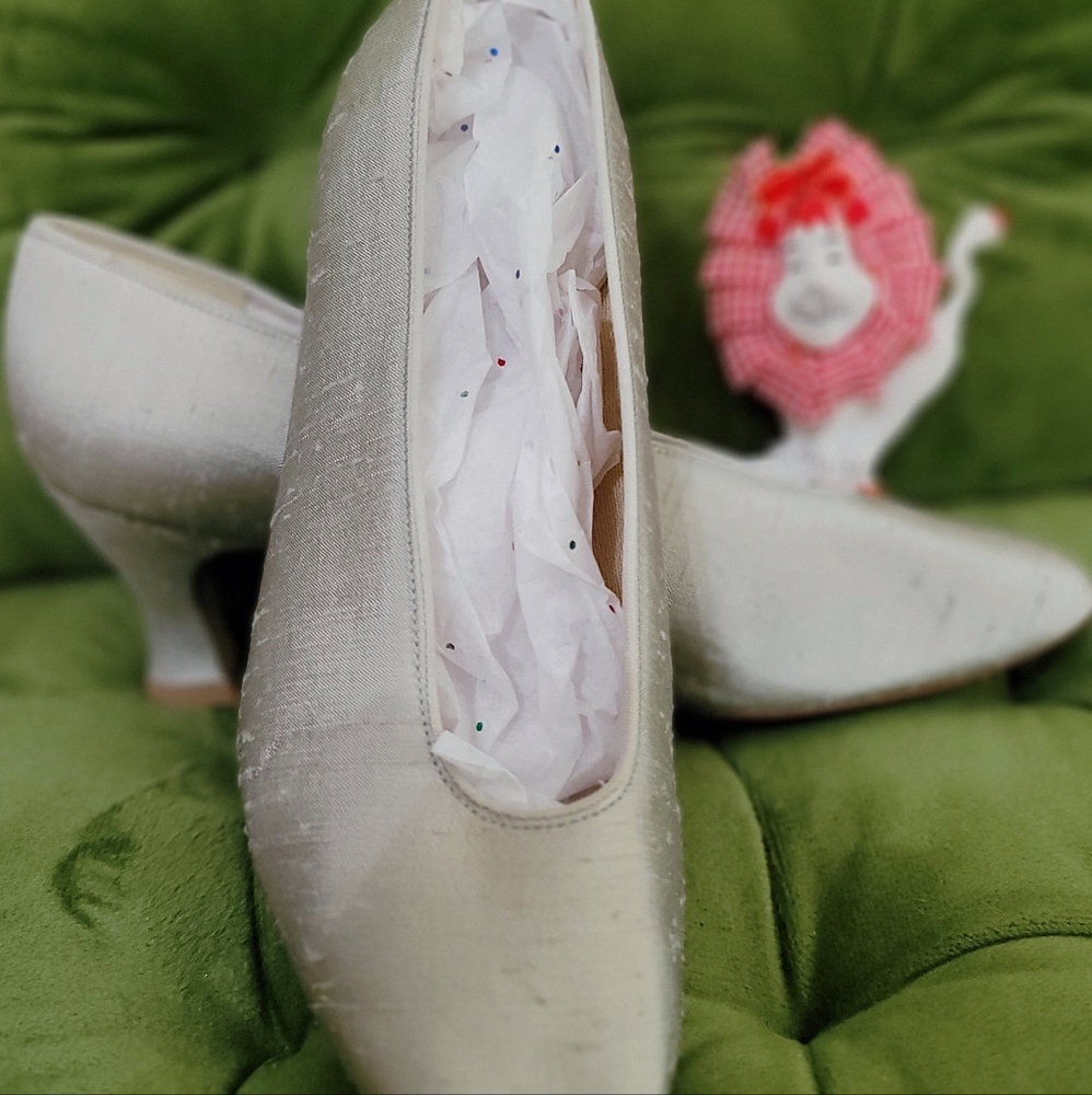 SILVER TAFFETA DRESS SHOES 7.5